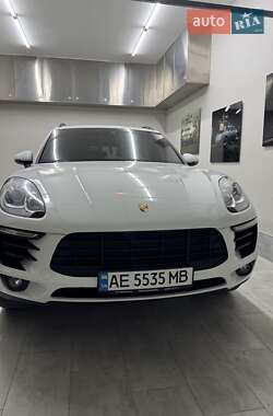 Внедорожник / Кроссовер Porsche Macan 2016 в 