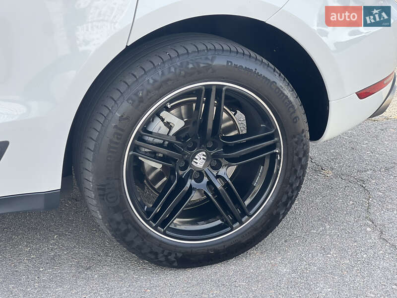 Внедорожник / Кроссовер Porsche Macan 2015 в Запорожье