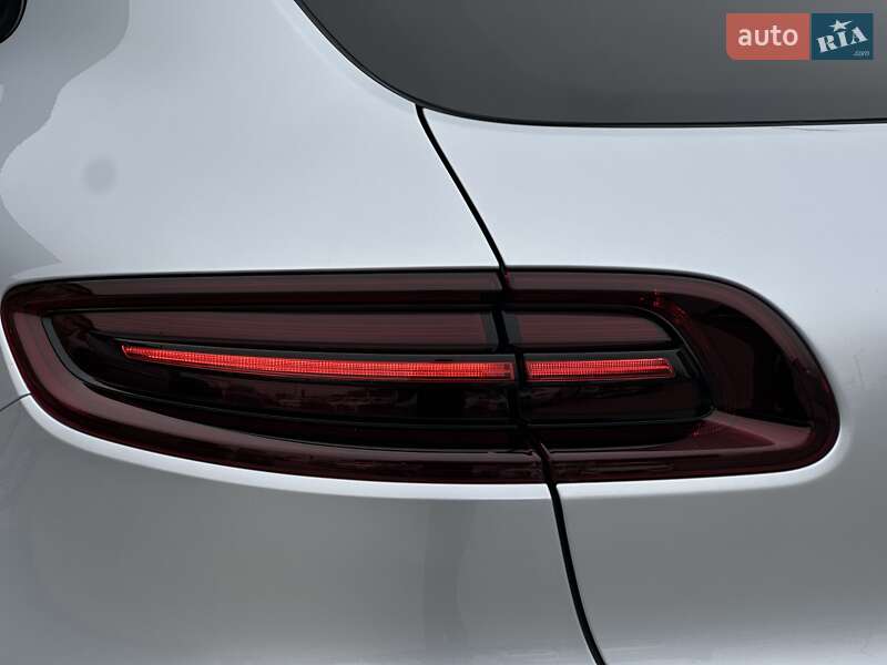 Позашляховик / Кросовер Porsche Macan 2017 в Мукачевому