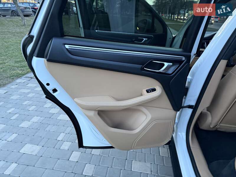 Внедорожник / Кроссовер Porsche Macan 2017 в Одессе