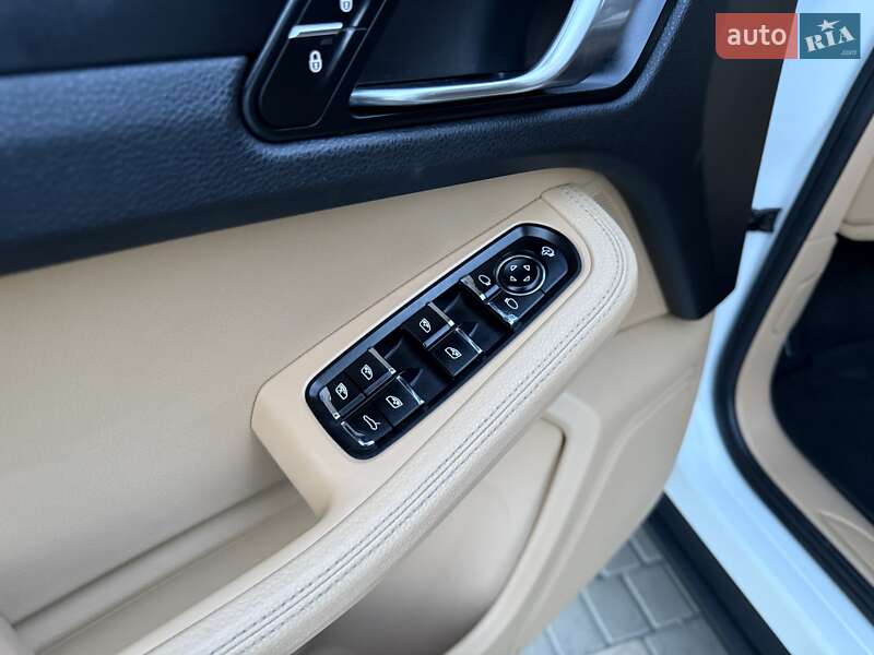 Внедорожник / Кроссовер Porsche Macan 2017 в Одессе
