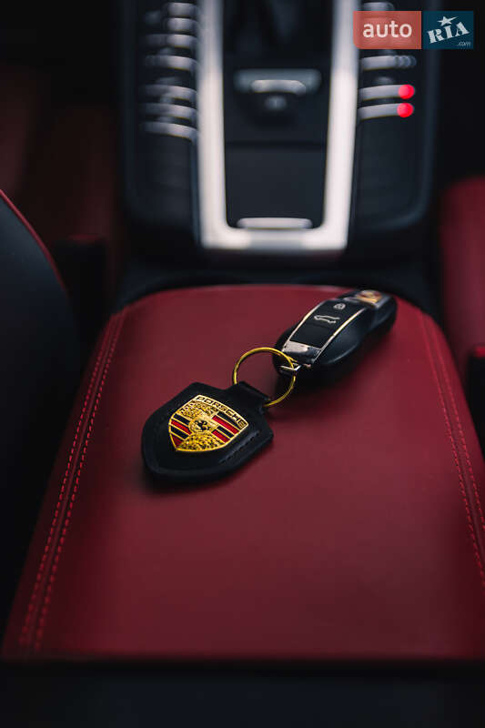 Внедорожник / Кроссовер Porsche Macan 2021 в Киеве