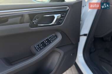 Внедорожник / Кроссовер Porsche Macan 2016 в 