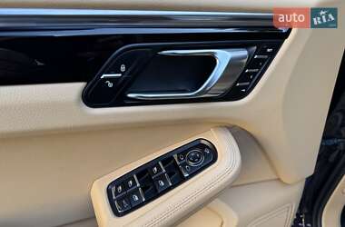Внедорожник / Кроссовер Porsche Macan 2014 в 