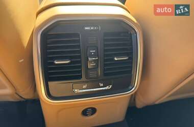 Внедорожник / Кроссовер Porsche Macan 2018 в 