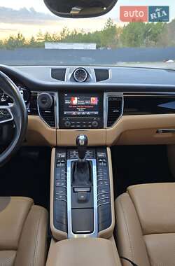 Внедорожник / Кроссовер Porsche Macan 2018 в 