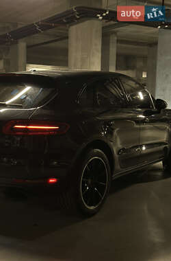 Внедорожник / Кроссовер Porsche Macan 2015 в 