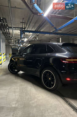 Внедорожник / Кроссовер Porsche Macan 2015 в 