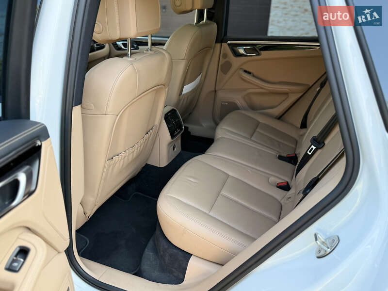 Внедорожник / Кроссовер Porsche Macan 2021 в Черновцах