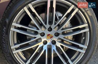 Внедорожник / Кроссовер Porsche Macan 2014 в 