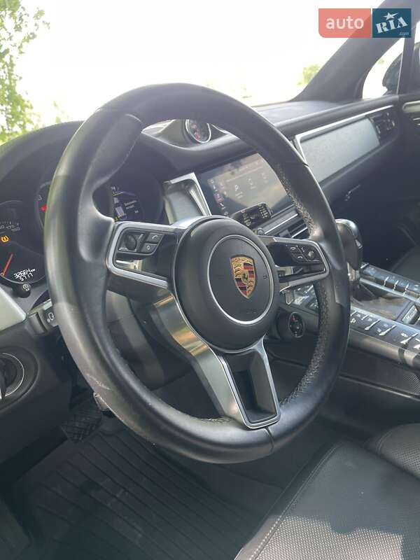 Позашляховик / Кросовер Porsche Macan 2020 в Києві