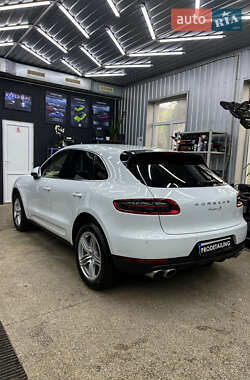 Внедорожник / Кроссовер Porsche Macan 2016 в 