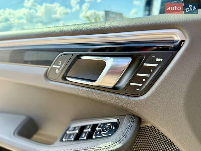 Внедорожник / Кроссовер Porsche Macan 2021 в Киеве