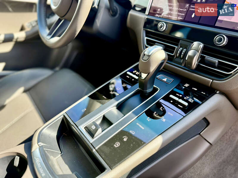 Внедорожник / Кроссовер Porsche Macan 2021 в Киеве