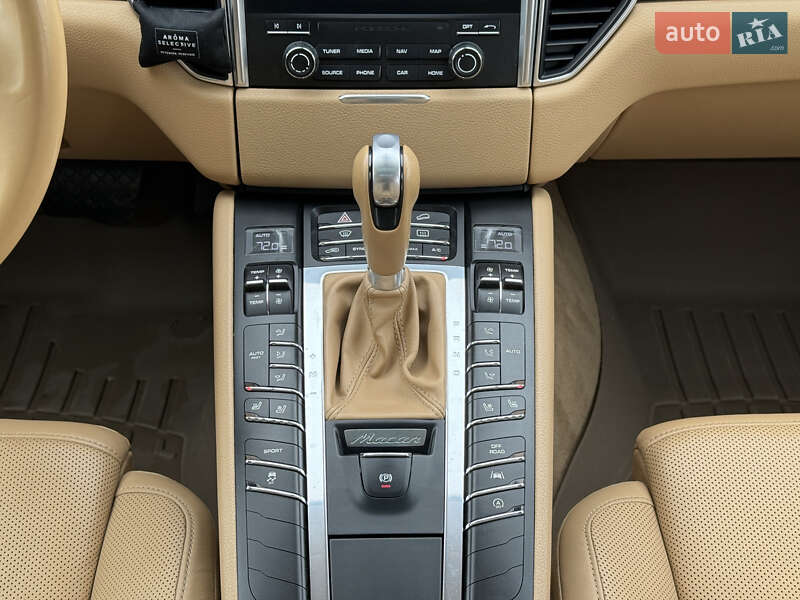 Внедорожник / Кроссовер Porsche Macan 2016 в Львове