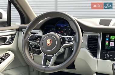 Внедорожник / Кроссовер Porsche Macan 2017 в 
