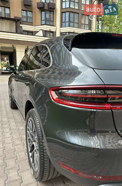 Внедорожник / Кроссовер Porsche Macan 2016 в 