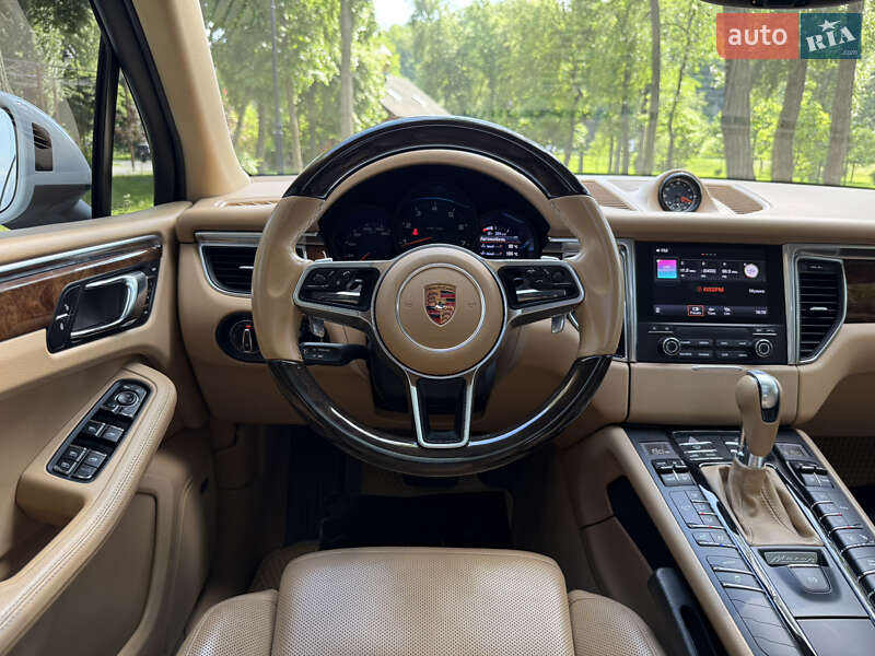 Внедорожник / Кроссовер Porsche Macan 2016 в Киеве
