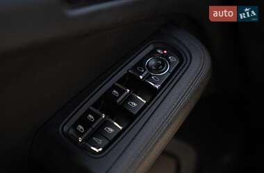 Внедорожник / Кроссовер Porsche Macan 2021 в 