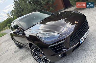 Позашляховик / Кросовер Porsche Macan 2015 в Дніпрі