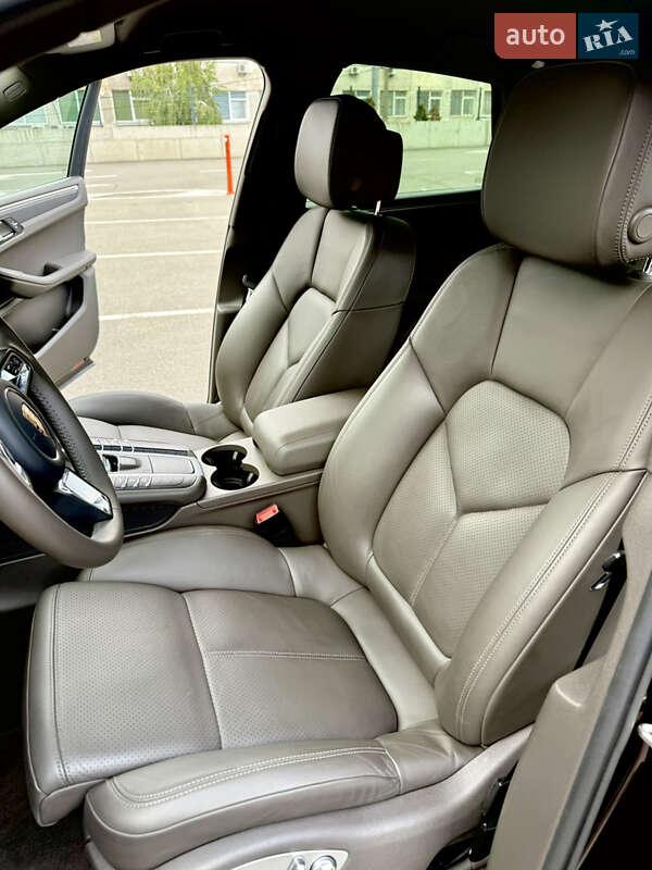 Внедорожник / Кроссовер Porsche Macan 2021 в Киеве