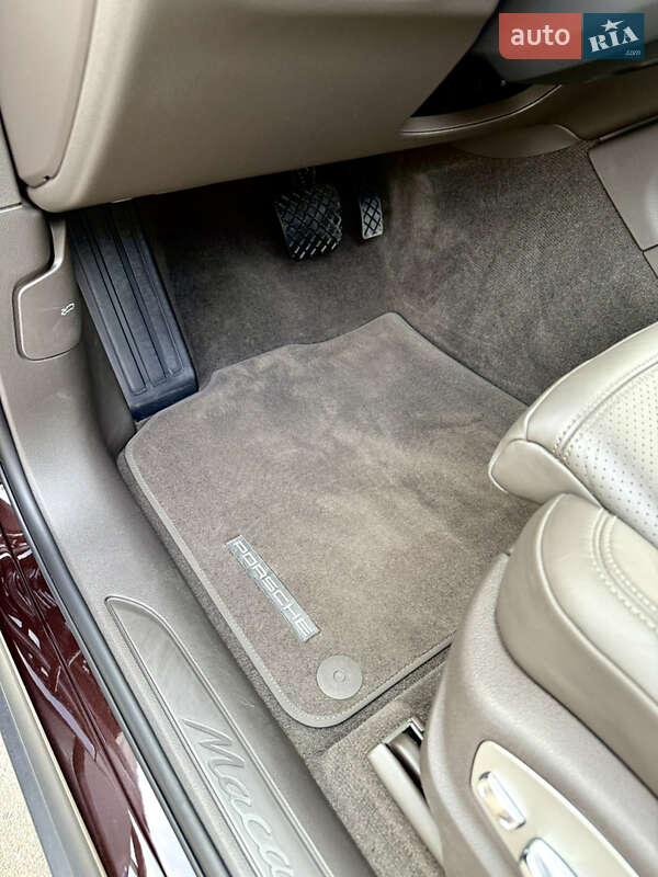 Внедорожник / Кроссовер Porsche Macan 2021 в Киеве