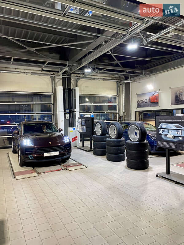 Внедорожник / Кроссовер Porsche Macan 2021 в Киеве