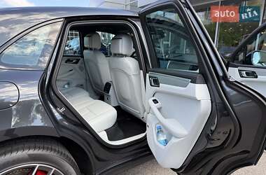 Внедорожник / Кроссовер Porsche Macan 2024 в 