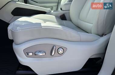Внедорожник / Кроссовер Porsche Macan 2024 в 
