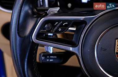 Внедорожник / Кроссовер Porsche Macan 2016 в 