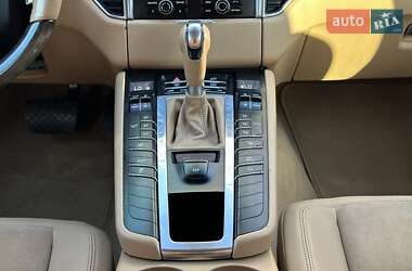 Внедорожник / Кроссовер Porsche Macan 2015 в 