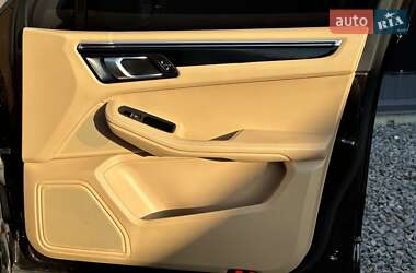 Внедорожник / Кроссовер Porsche Macan 2015 в 