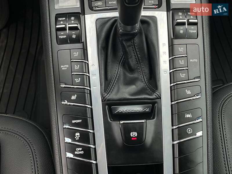 Позашляховик / Кросовер Porsche Macan 2020 в Львові