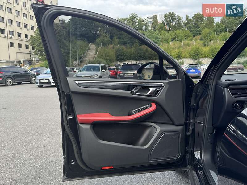 Внедорожник / Кроссовер Porsche Macan 2015 в Киеве