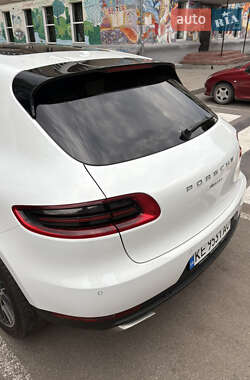 Позашляховик / Кросовер Porsche Macan 2016 в 