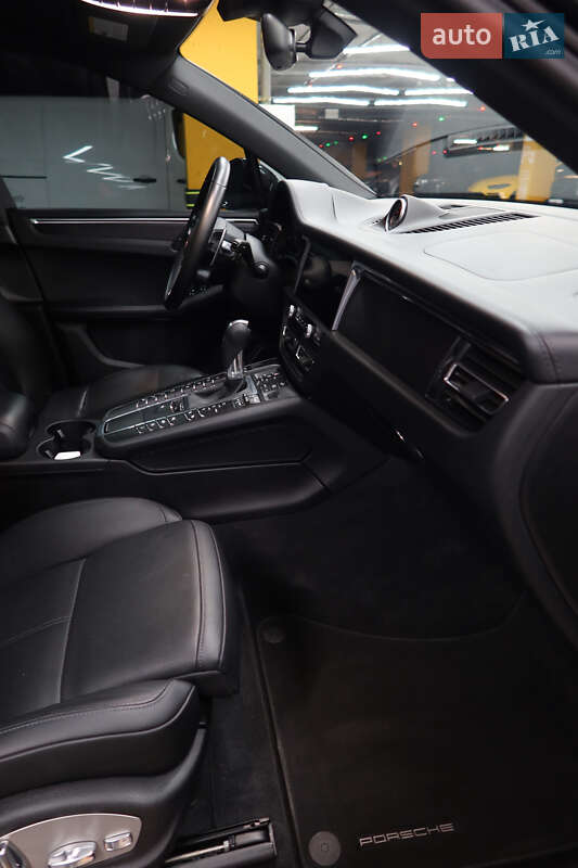 Внедорожник / Кроссовер Porsche Macan 2021 в Киеве