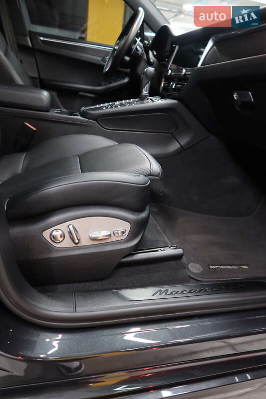 Внедорожник / Кроссовер Porsche Macan 2021 в Киеве