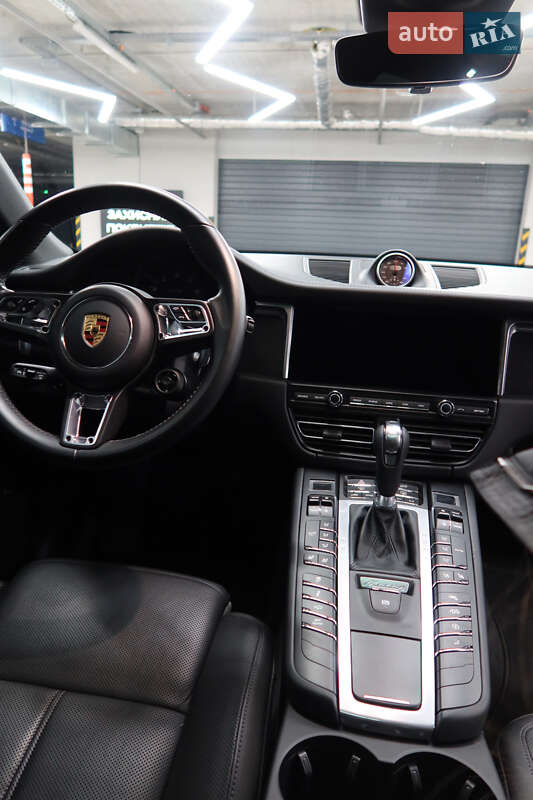 Внедорожник / Кроссовер Porsche Macan 2021 в Киеве