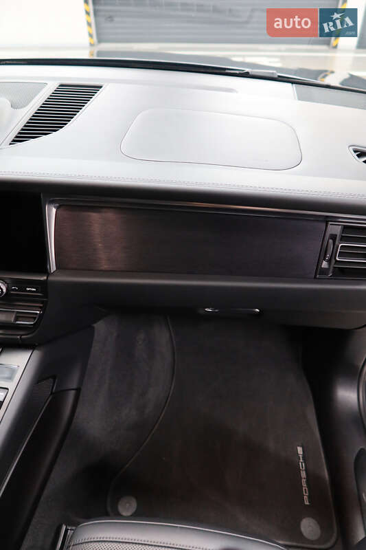 Внедорожник / Кроссовер Porsche Macan 2021 в Киеве