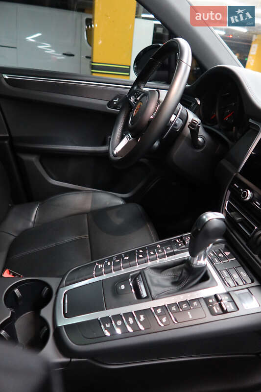 Внедорожник / Кроссовер Porsche Macan 2021 в Киеве