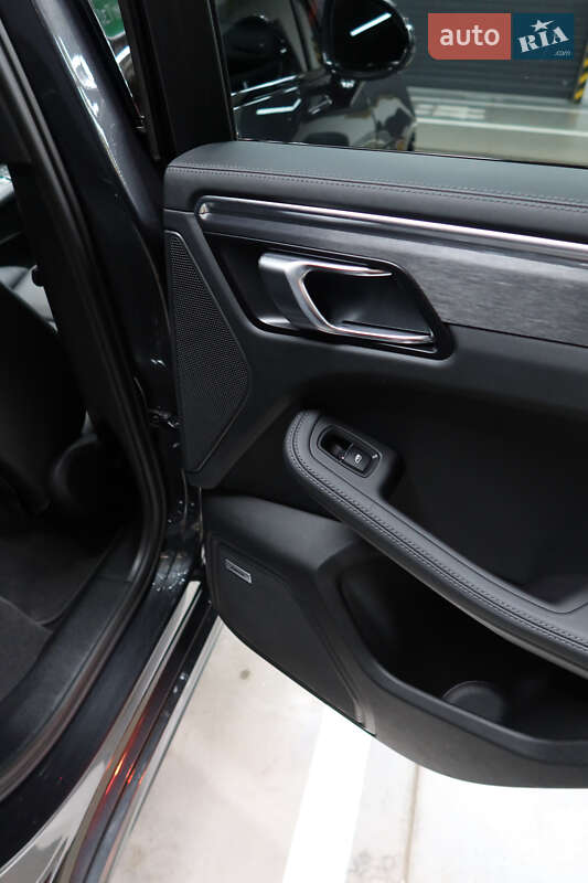 Внедорожник / Кроссовер Porsche Macan 2021 в Киеве