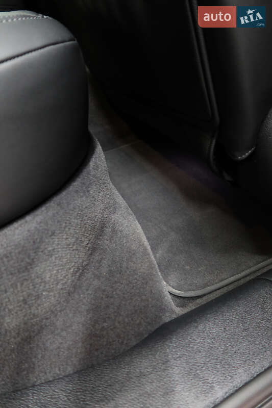 Внедорожник / Кроссовер Porsche Macan 2021 в Киеве