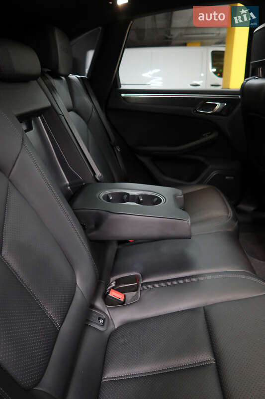 Внедорожник / Кроссовер Porsche Macan 2021 в Киеве