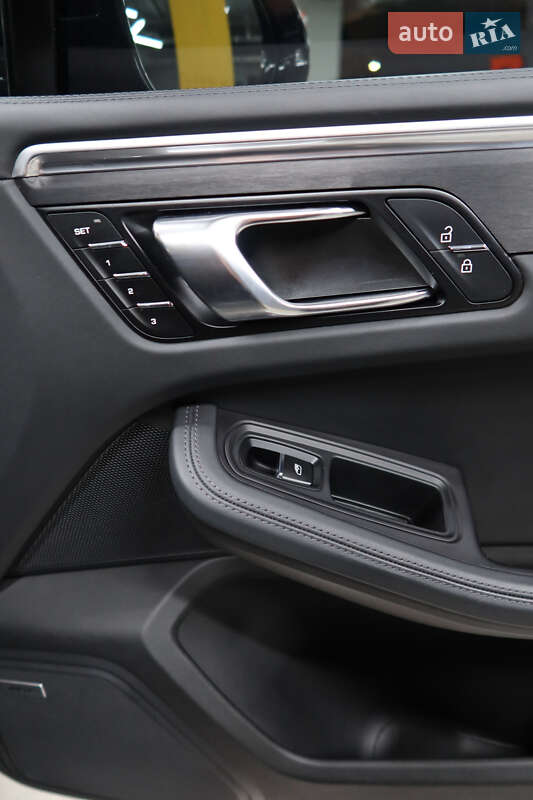 Внедорожник / Кроссовер Porsche Macan 2021 в Киеве