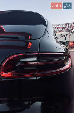 Позашляховик / Кросовер Porsche Macan 2014 в 
