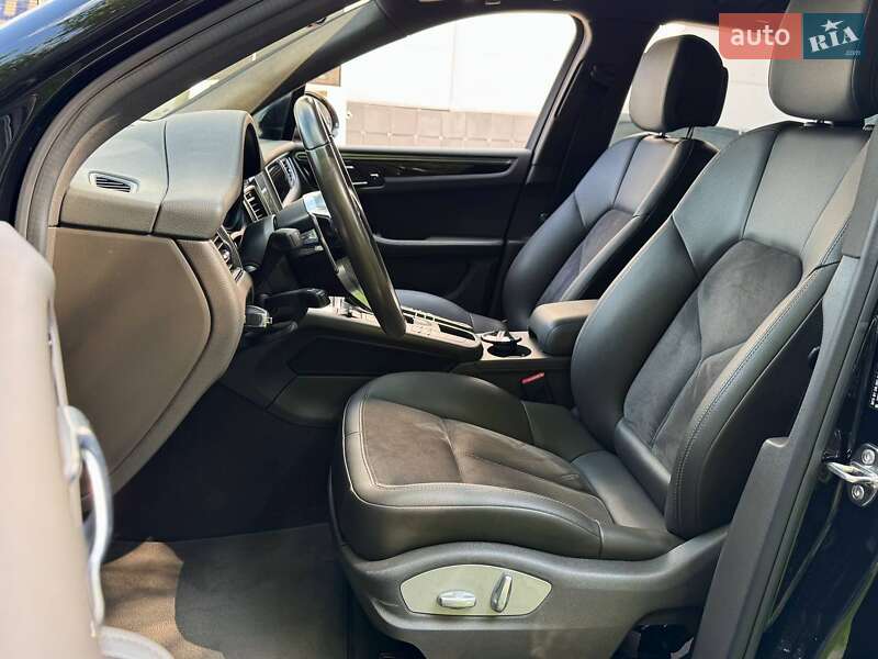 Внедорожник / Кроссовер Porsche Macan 2018 в Киеве фото 18 Внедорожник / Кроссовер Porsche Macan 2018 в Киеве