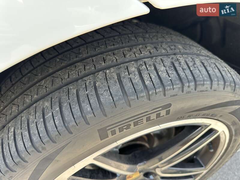 Внедорожник / Кроссовер Porsche Macan 2020 в Киеве