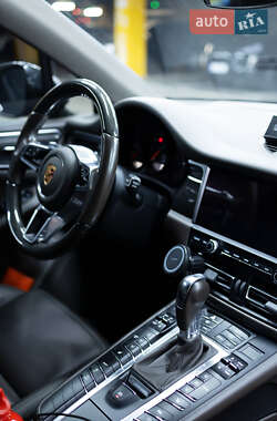 Внедорожник / Кроссовер Porsche Macan 2018 в 