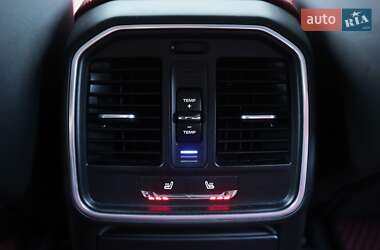 Внедорожник / Кроссовер Porsche Macan 2015 в 
