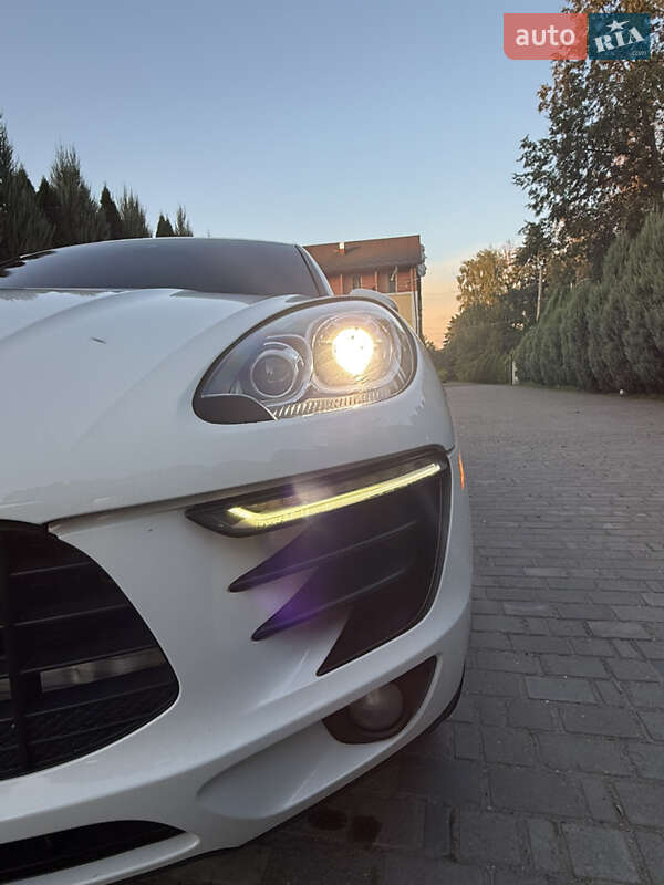 Внедорожник / Кроссовер Porsche Macan 2016 в Киеве